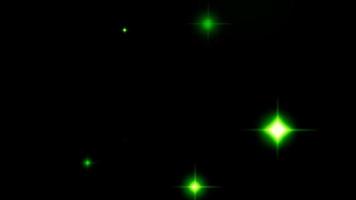 luz verde de animação brilha em fundo preto.