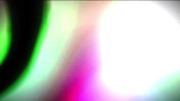 fuga de luz colorida realista sobre fondo negro. video