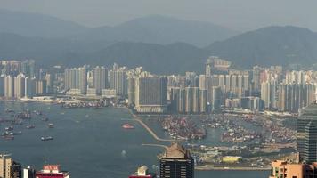 vista del porto mercantile di hong kong dal picco, timelapse video