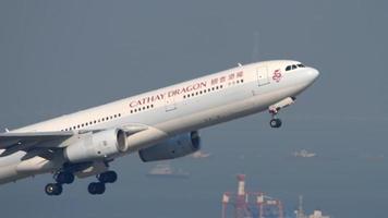 Cathay Dragon Airbus A330 departing from Hong Kong video