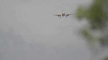 Airplanes lined up for landing video