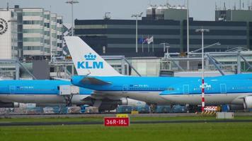 KLM Airbus A330 taxiing after landing video