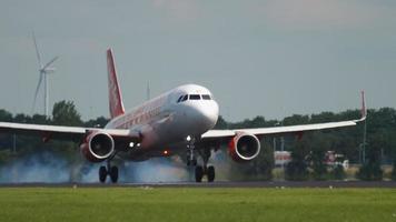 atterraggio dell'airbus a320 easyjet video