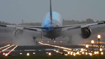 KLM Boeing 777 landing