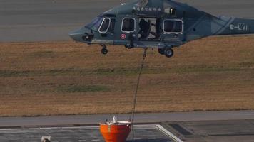 helicóptero airbus en hong kong video
