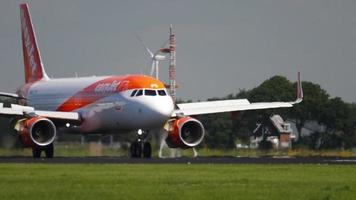 EasyJet Airbus A320 landing video