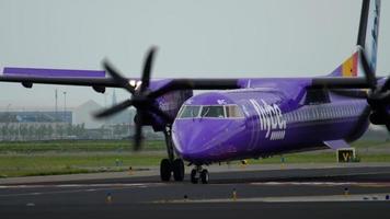 Bombardier Dash 8 Q400 Flybe taxiing