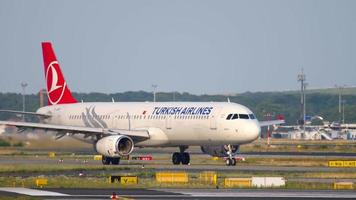 Airbus A321 taxiing video