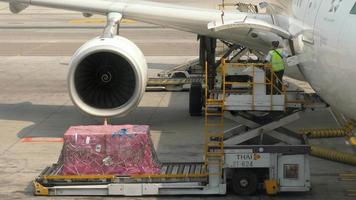 Uploading cargo onboard the aircraft video