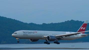 Nordwind Boeing 777 pouso video