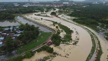 vista aerea campagna allagata dei malesi kampung video