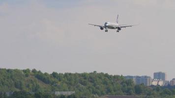 Aeroflot passenger plane landing video