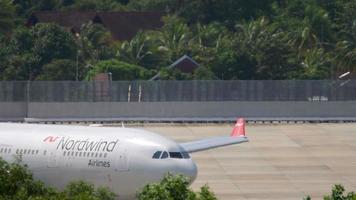 nordwind airbus a330 roulage video