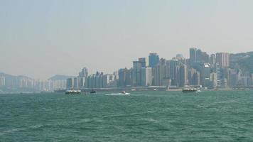 vista desde el ferry star en el puerto victoria de hong kong