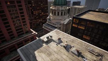 vista aérea dos telhados do edifício do centro de Nova York video