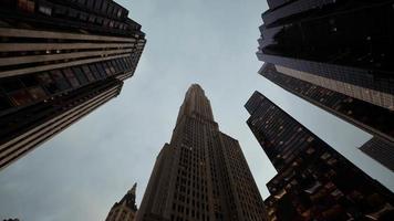 unten blick auf die wolkenkratzer in chicago video