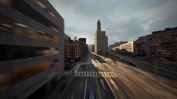 hyperlapse luchtfoto boven het verkeer van de grote stad video