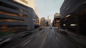 vista aérea de hiperlapso sobre el tráfico de la gran ciudad video