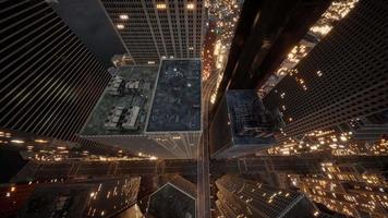 atemberaubender stadtblick auf die futuristische skyline bei nacht video
