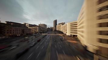 Luft-Hyperlapse-Ansicht über dem Verkehr der Großstadt video