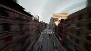 Luft-Hyperlapse-Ansicht über dem Verkehr der Großstadt video