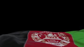 afghanistan-stoffflagge, die auf der windschleife weht. afghanische Stickerei genähtes Stoffbanner, das im Wind schwankt. halb gefüllter schwarzer Hintergrund. Platz für Texte. 20 Sekunden Schleife. 4k video