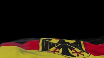 drapeau en tissu allemand agitant sur la boucle du vent. bannière en tissu brodé allemand se balançant sur la brise. fond noir à moitié rempli. place pour le texte. Boucle de 20 secondes. 4k video