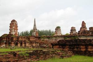pagoda en el templo de wat chaiwattanaram, ayutthaya, tailandia foto