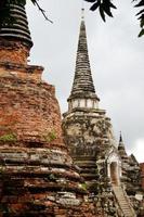 pagoda en el templo de wat chaiwattanaram, ayutthaya, tailandia foto