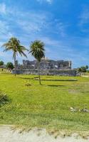 antiguo tulum ruinas maya sitio templo pirámides artefactos paisaje marino méxico. foto