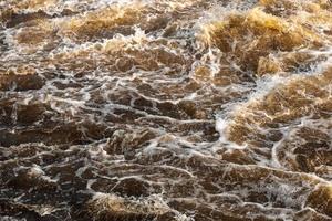ondas de textura de fondo agua turbia que fluye. foto