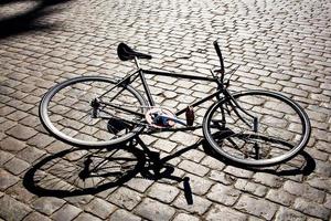 bicicleta antigua de una sola velocidad foto