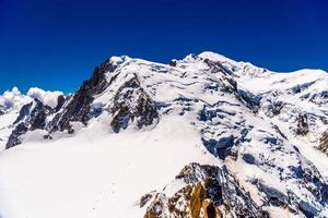 montañas nevadas chamonix, mont blanc, haute-savoie, alpes, francia foto