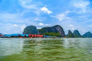 pueblo pesquero de koh panyee en la isla rocosa, ko panyi, mueang pha foto