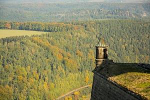 paisaje de la fortaleza de konigstein suiza sajona, viaje de otoño en la bastilla sajona foto