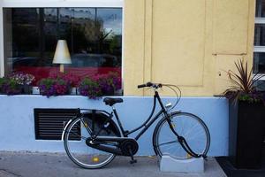 estacionamiento de bicicletas al aire libre en las calles foto