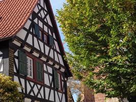 la pequeña ciudad de kandel en el pfalz alemán foto