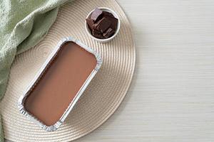 bizcocho de chocolate con ganache suave foto