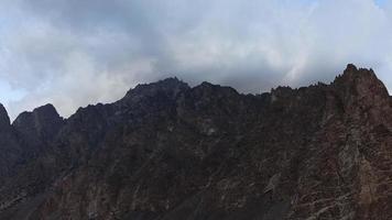 blauwe luchtberg in gilgit baltistan, pakistan video