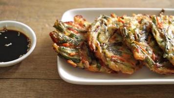 pajeon of Koreaanse pannenkoek of Koreaanse pizza - Koreaanse traditionele voedselstijl video