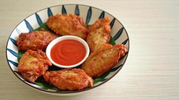 Crispy Fried Chicken Wings with Fish Sauce video