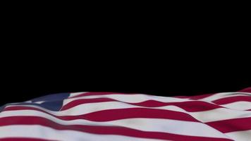 Liberia-Stoffflagge weht auf der Windschlaufe. liebersky stickerei genähtes stoffbanner, das sich im wind bewegt. halb gefüllter schwarzer Hintergrund. Platz für Texte. 20 Sekunden Schleife. 4k video