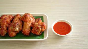 Crispy Fried Chicken Wings with Fish Sauce video