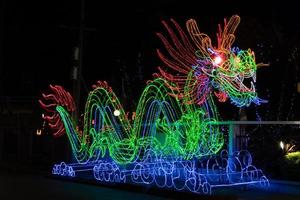 la iluminación decorativa es un dragón. foto