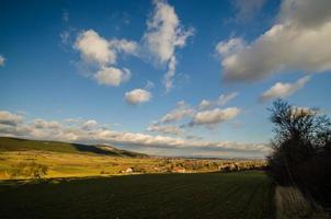 paisaje con nubes en el cielo foto