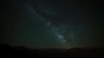 8k étoiles de la voie lactée dans le ciel nocturne video