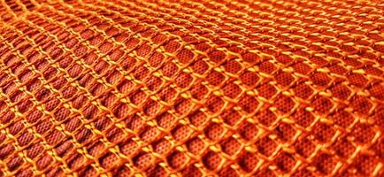 backgrpund de patrones de red de panal naranja dorado. diseño de fondo de tela de estructura de red de nido de abeja sintética. disponible para texto. adecuado para afiches, fondos, presentaciones, fondos de pantalla, publicidad, etc. foto