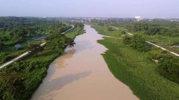 vue aérienne sungai perai à la ferme rurale video