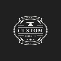 logotipos, emblemas y elementos de diseño de herrero de insignia retro vintage con textura grunge vector