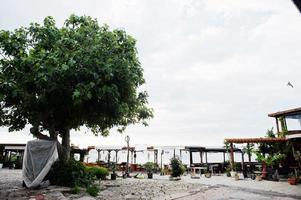 restaurantes al aire libre en el casco antiguo de nesebar, bulgaria. foto